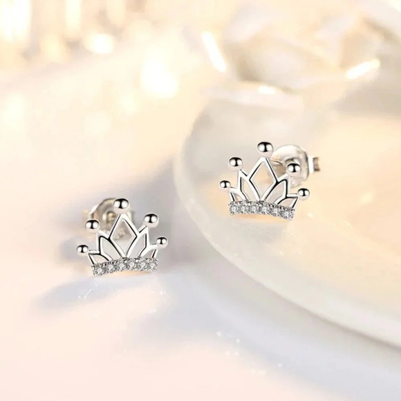 925 Sterling Silver Minimalist Crown Stud Earrings - Picture 2 of 5